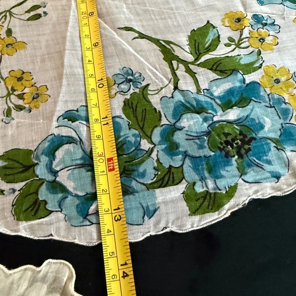 Vintage Floral Handkerchief Set of 4 Scalloped Edge Embroidered Printed Cotton